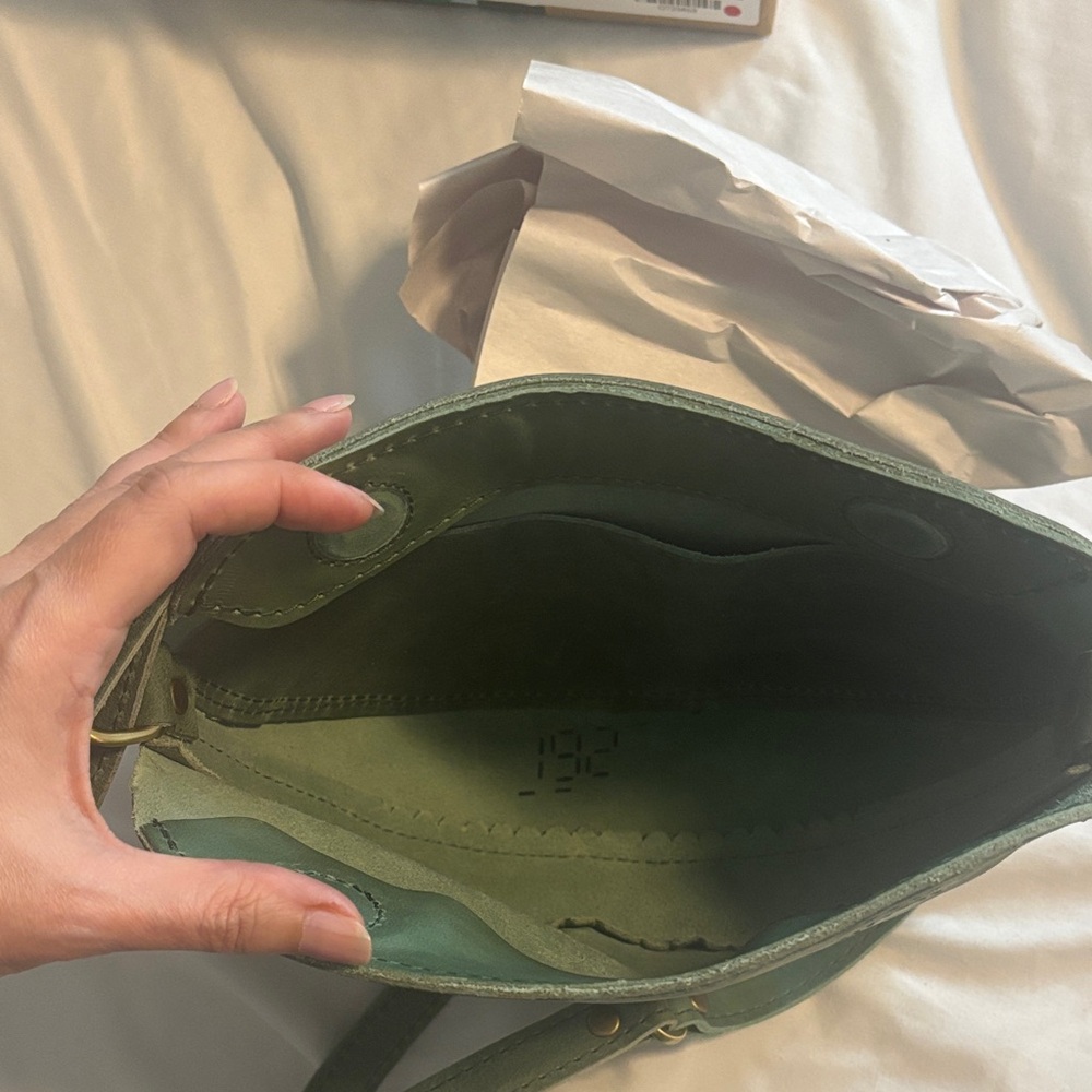 Portland Leather Small Koala Sling Bag CUCUMBER NEW - Picture 9 of 10